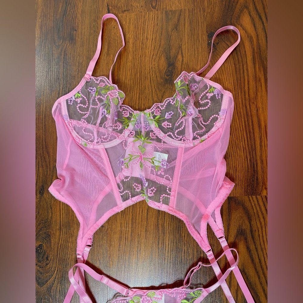 🎀🌷 Ethereal Pink Floral Embroidered Garter Lingerie Set Corset Bra & Thong 🌷🎀 - Picture 5 of 16